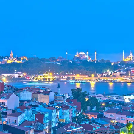 Taksim Istiklal Street Next2 イスタンブール
