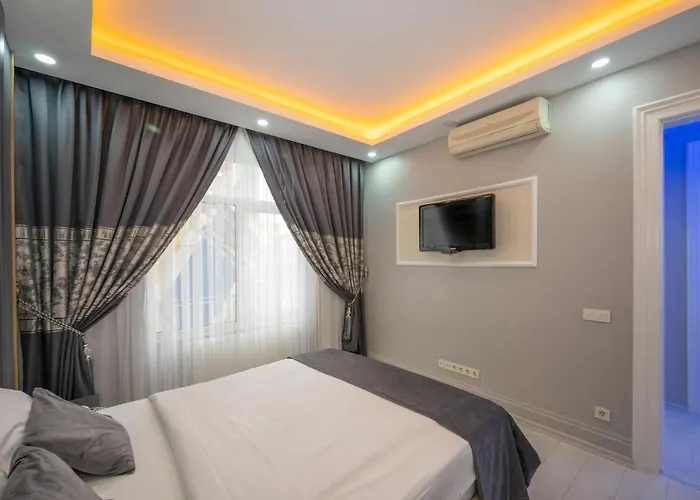 Taksim Istiklal Street Next2