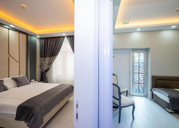 Taksim Istiklal Street Next2