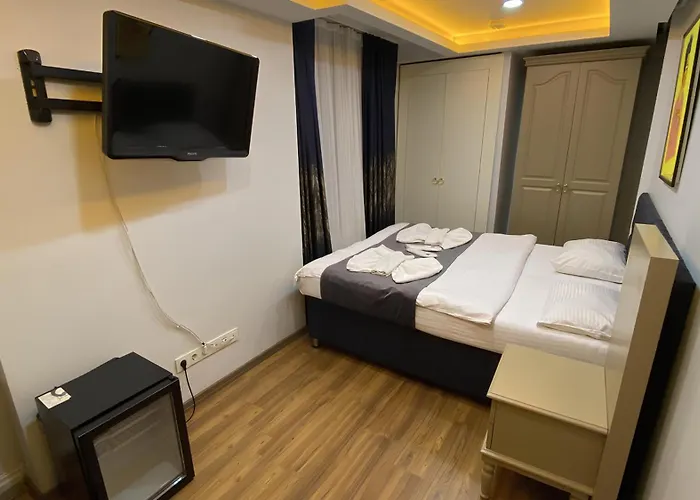 Taksim Istiklal Street Next2