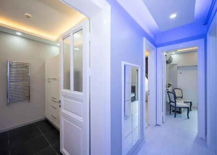 Taksim Istiklal Street Next2