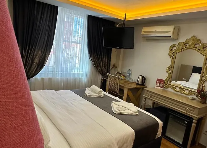 Taksim Istiklal Street Next2