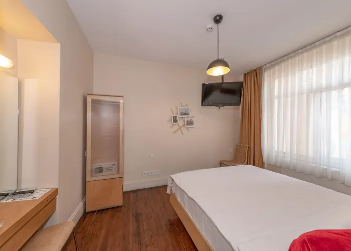 Taksim Istiklal Street Next2