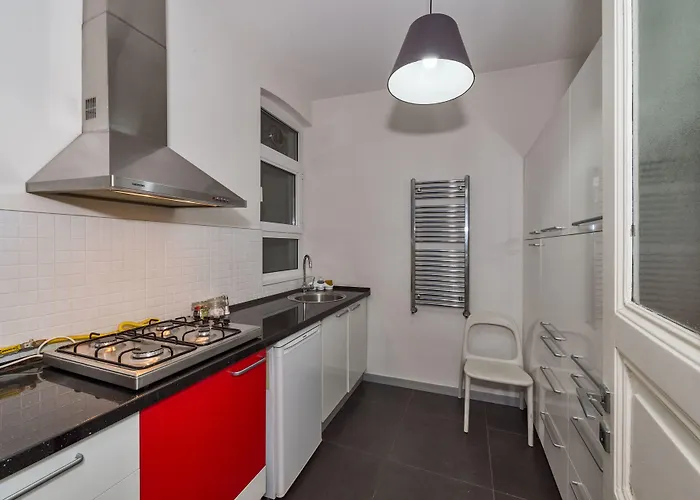 Taksim Istiklal Street Next2