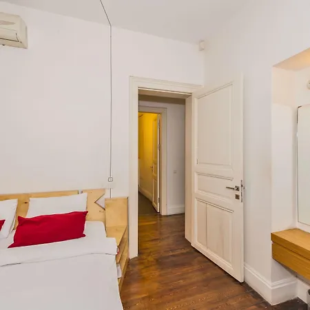 Taksim Istiklal Street Next2 Istanbul