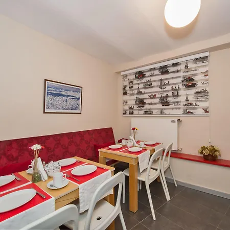 Taksim Istiklal Street Next2 Istanbul