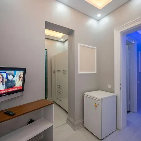 Taksim Istiklal Street Next2 Istanbul